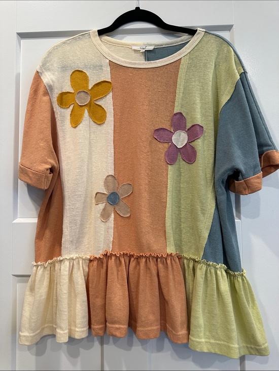 Easel Los Angeles Tops - Easel Floral Colorblock Ruffle Short Sleeve Top, Size M
